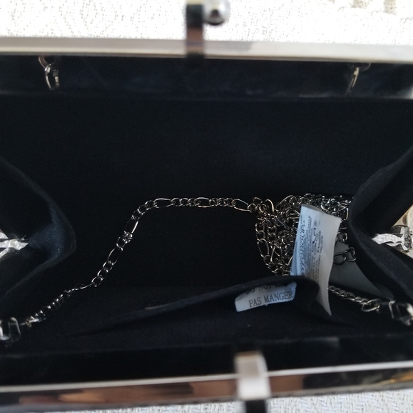 Ela Clutch - Picture 3 of 3